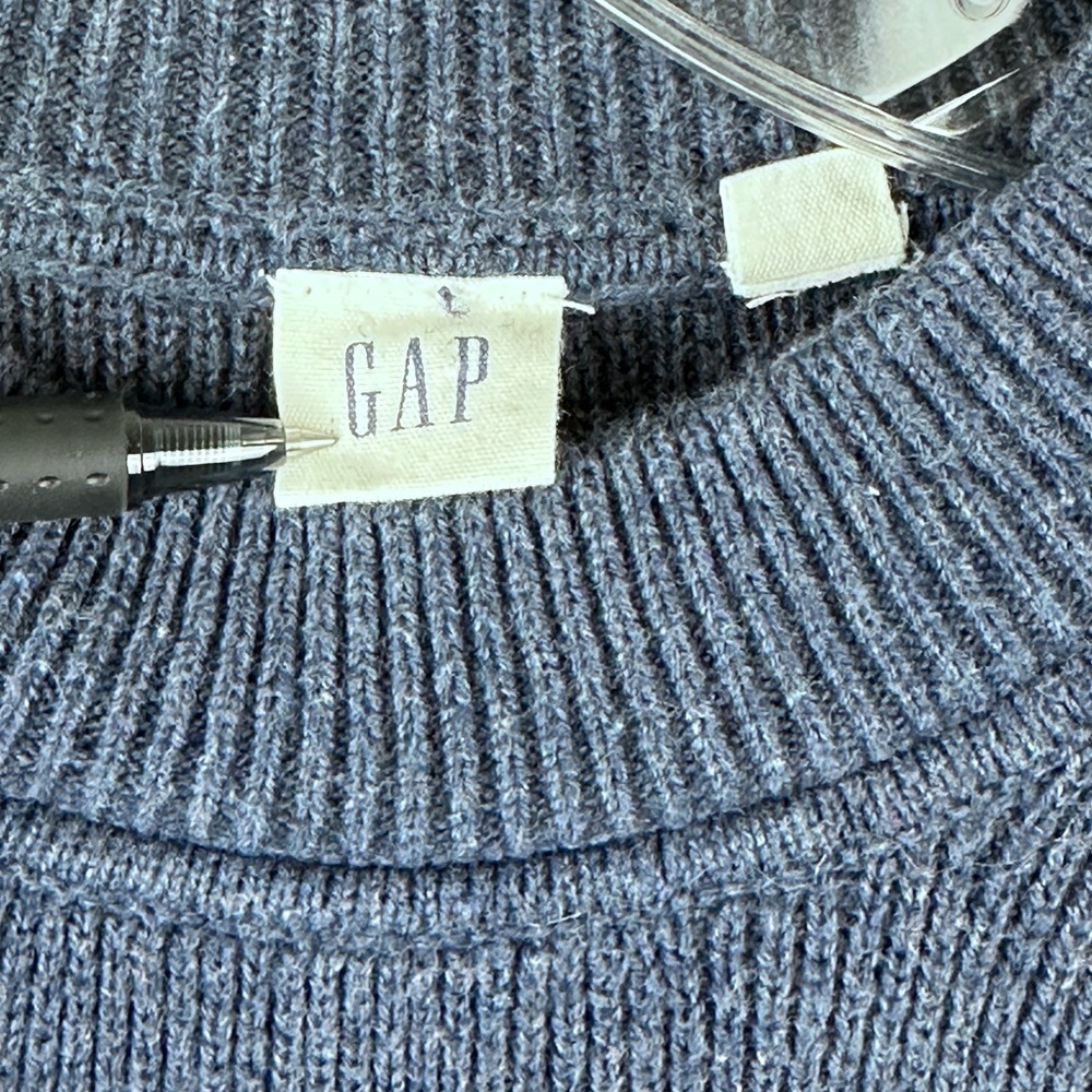 Women's Ribbed Button Sweater - Picture 5 of 7
